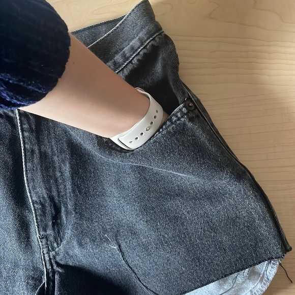 Vintage Signature Levi’s Black Denim Short Shorts | Size 30 Waist - Picture 5 of 9